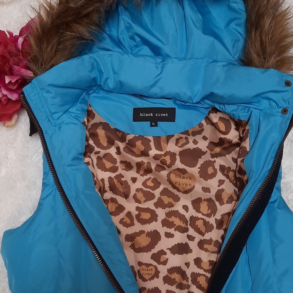 Black Rivet Vest - Picture 4 of 6